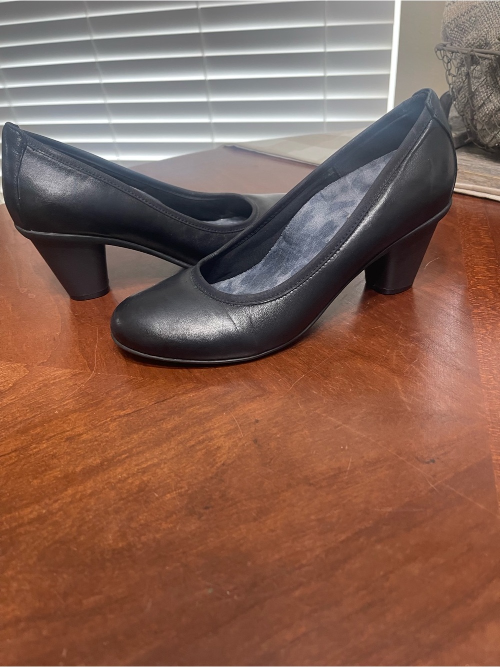Vionic Mabrey Black Leather Pumps Orthotic